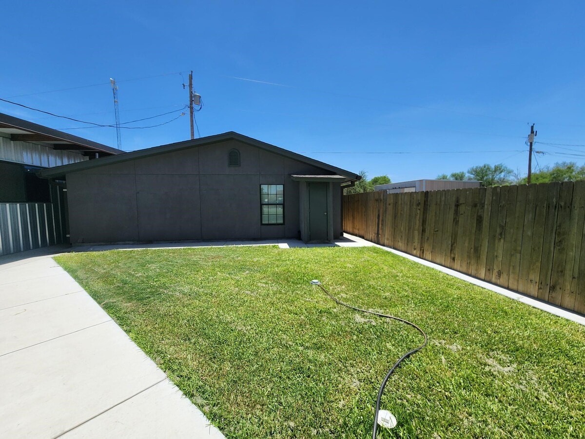 Photo - 115 Gyna Dr House