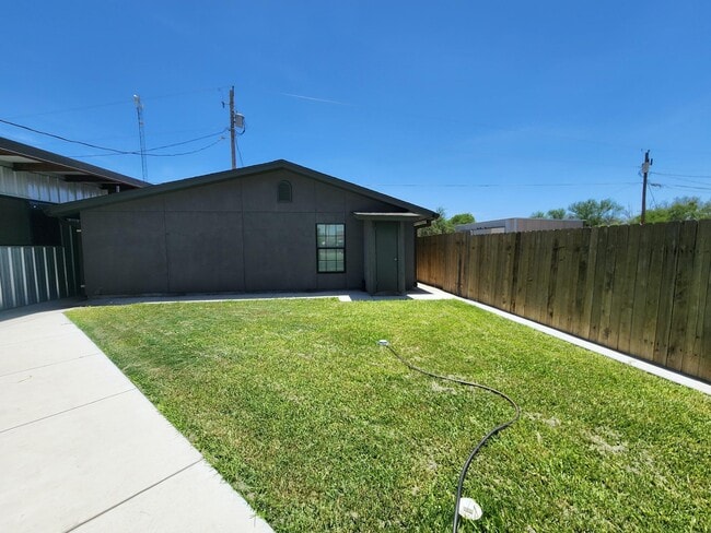 Building Photo - 115 Gyna Dr Rental