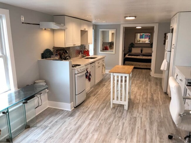 Photo - 4516 Banks St Unit Lower