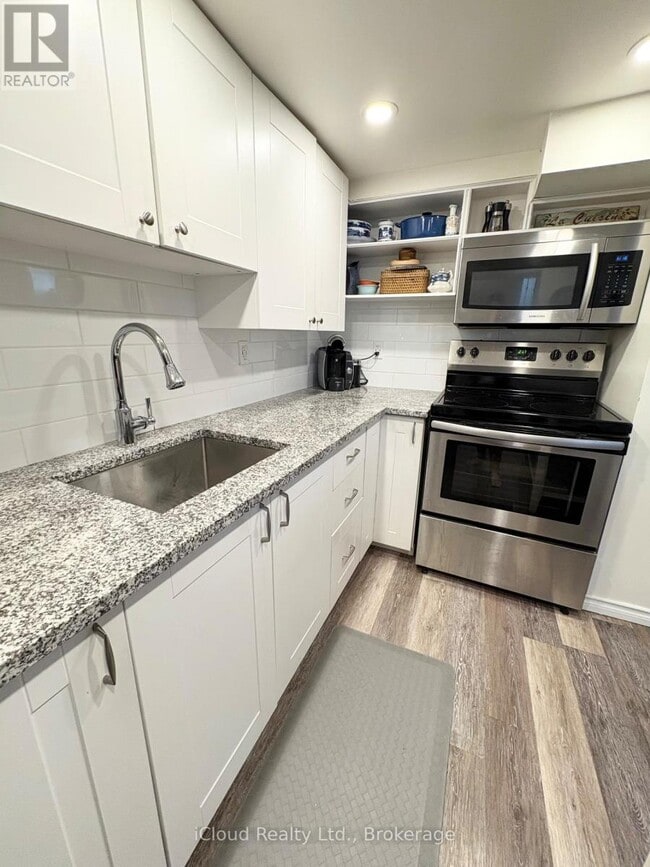 Photo - 105 E 4th St
