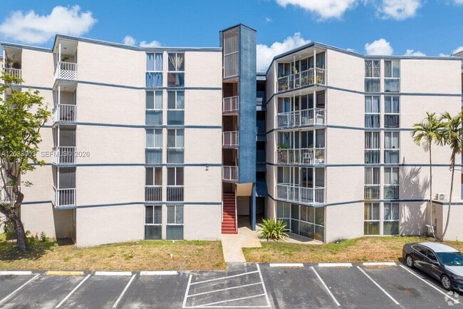 Building Photo - 6995 NW 186th St Unit E509