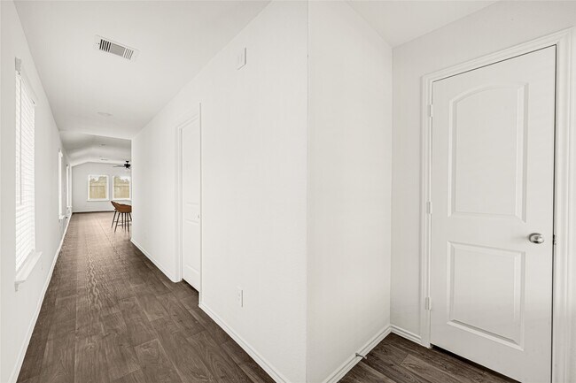 Photo - 2334 Spruce Clf Ln