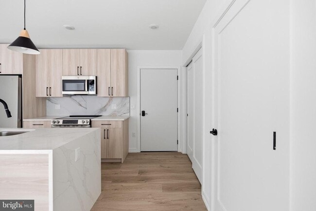 Building Photo - 209 New St Unit 4C