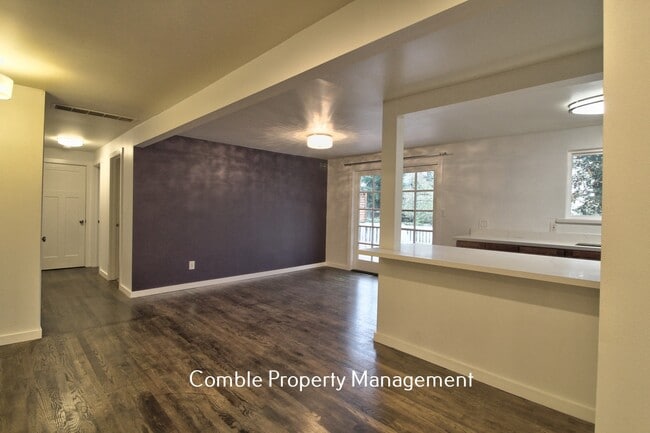 Photo - 16605 NE 87th St