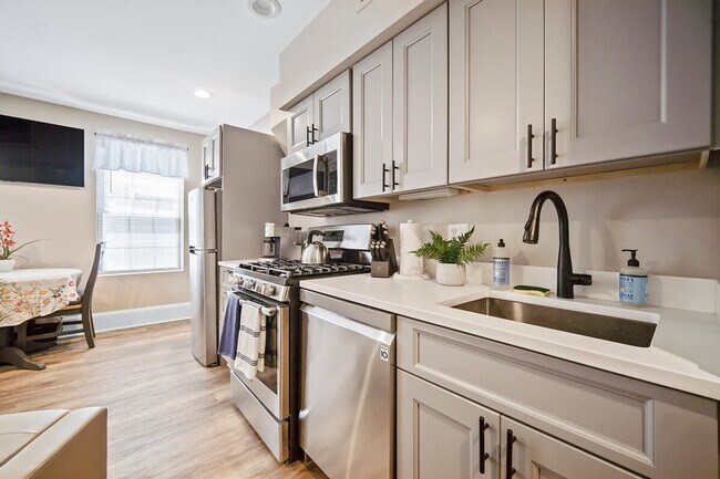 Photo - 472 Commercial St Unidad ID1364253P