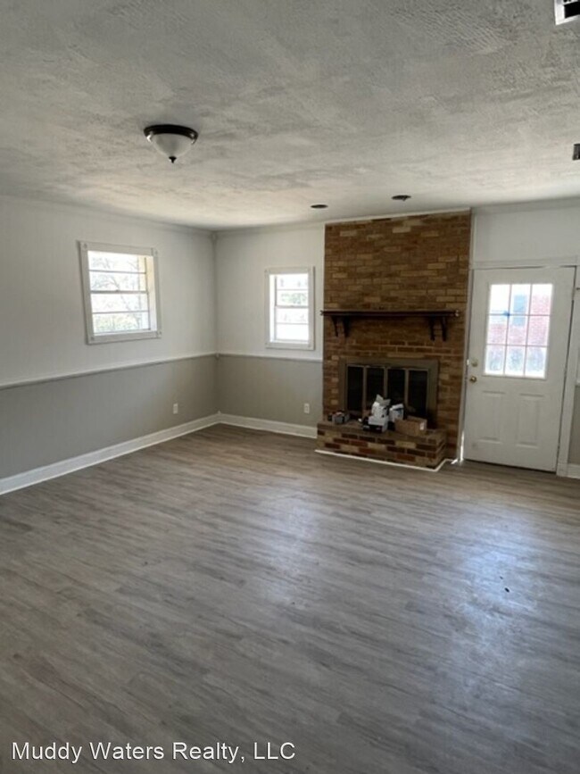 Photo - 4 br, 2 bath House - 207 Hancock Dr