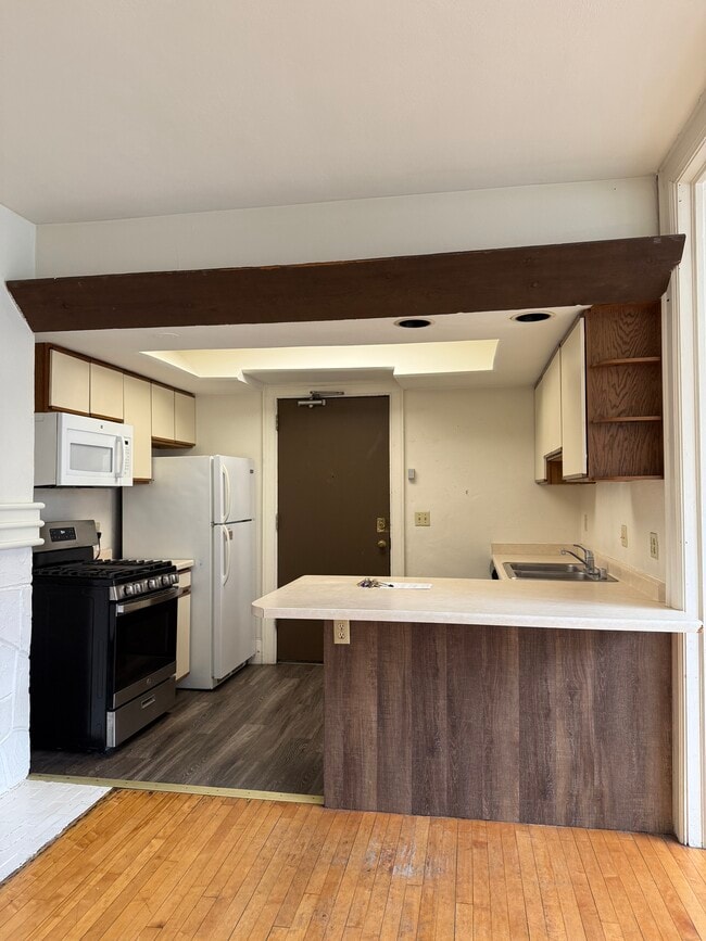 Photo - 612 Howard Plz