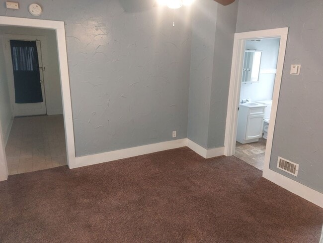 Photo - Updated 2 Bedroom Upper in Quiet Building