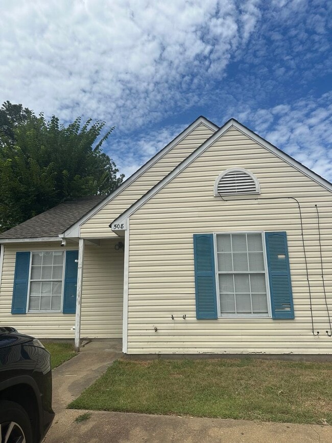 Photo - 508 Village Cove