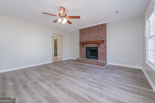 Photo - 315 Cornwallis Way