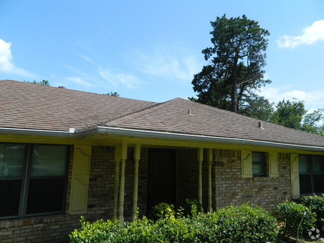 Building Photo - AVAILABLE NOW!!! 3-bedroom, 2 bathroom spa... Rental