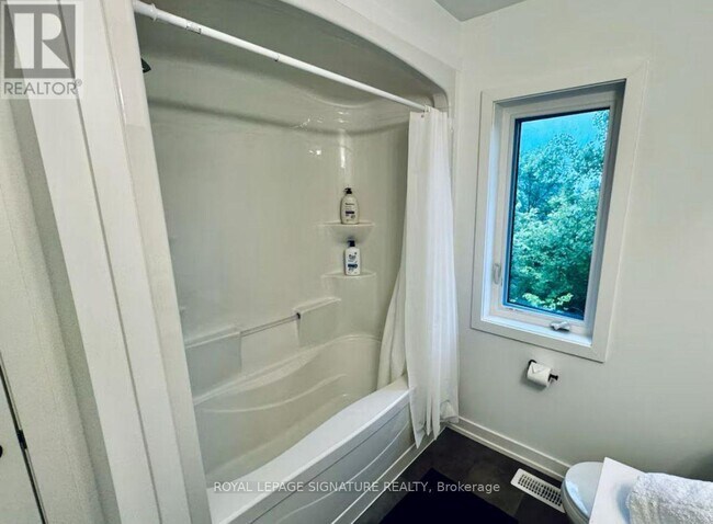 Photo - 722 - 4263 FOURTH AVENUE