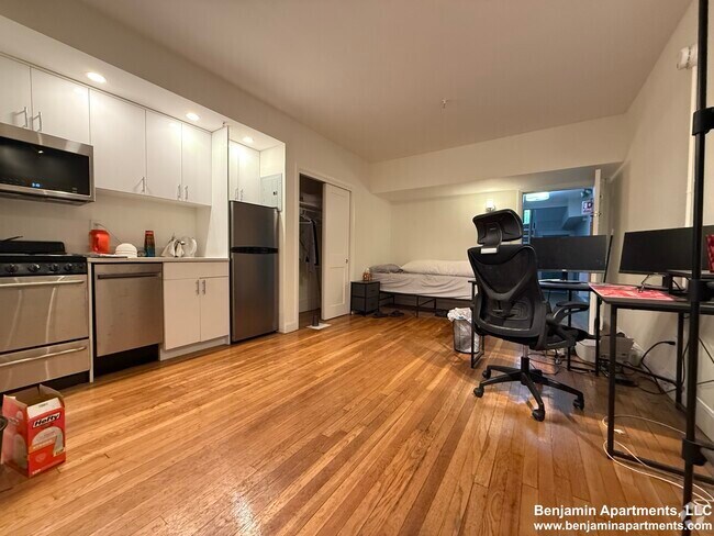 Building Photo - 515 Beacon St Unit 1 Rental