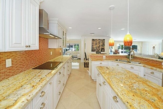 Photo - 885 NE Mulberry Dr