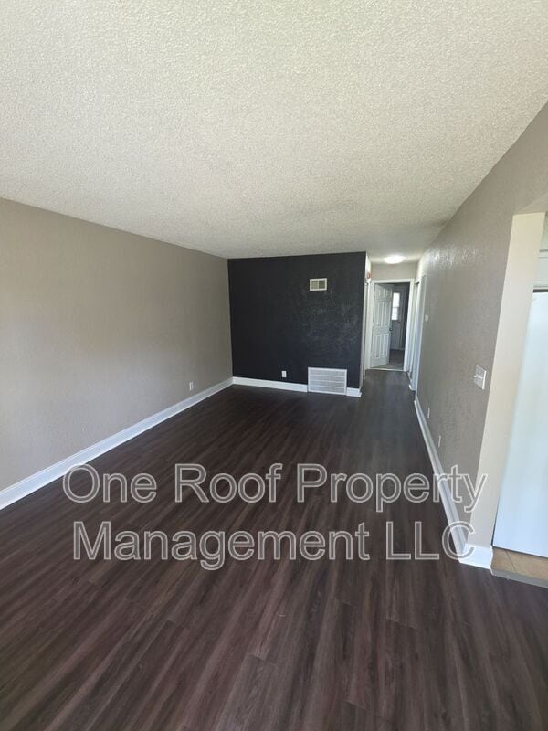 Photo - 2000 Chateau Dr