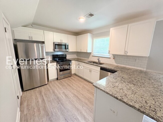 Photo - 3 Bed/2.5 Bath Home with Garage / Pet-Friendly / Coming Soon!