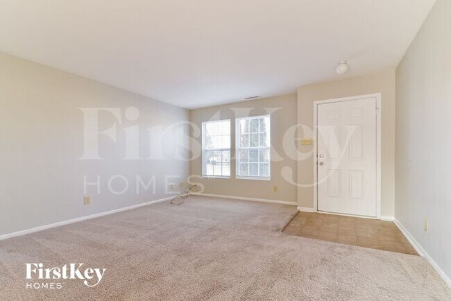 Photo - 723 Sedgewick Ln