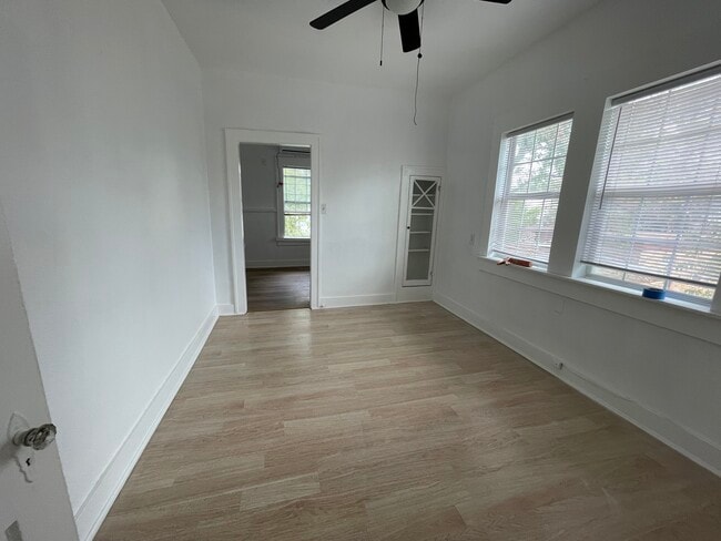 1623 N Interstate 35 - 1623 N Interstate 35