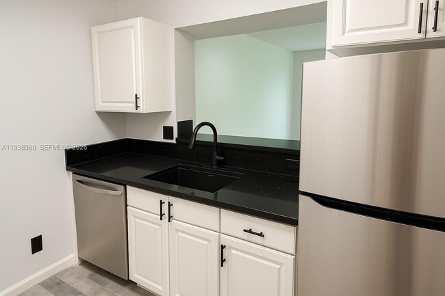 Photo - 649 E Sheridan St Unit 112