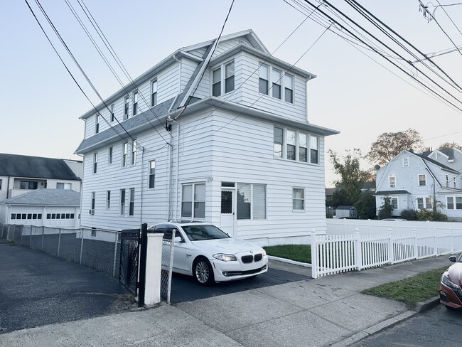 Photo - 69 Tremont Ave Unidad 2