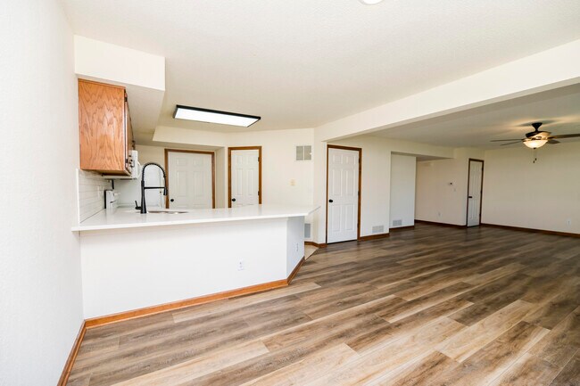 Photo - 13 Yorkshire Dr