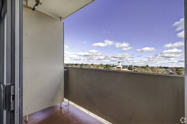 Photo - Madison Tower (55+)