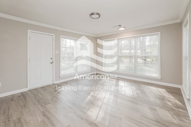 Photo - 457 Pemberton Dr