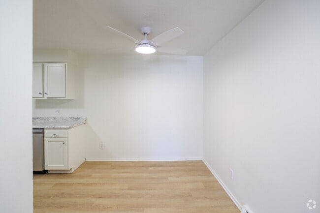 2BR, 1BA - 1030SF - Dining Area