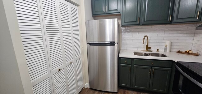 Photo - 203 E 35th St