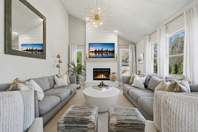875 Deerfoot Path