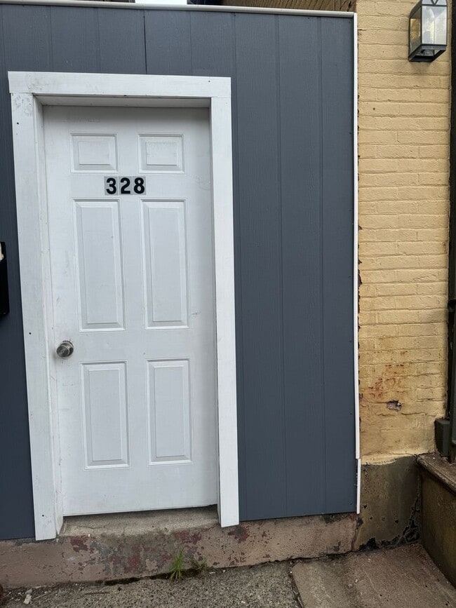 Building Photo - 328 W Broad St Unit 328