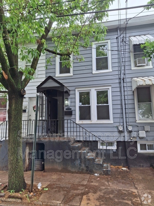 Building Photo - 183 Washington St Rental