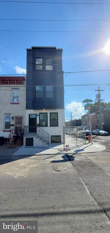 Photo - 536 W Huntingdon St