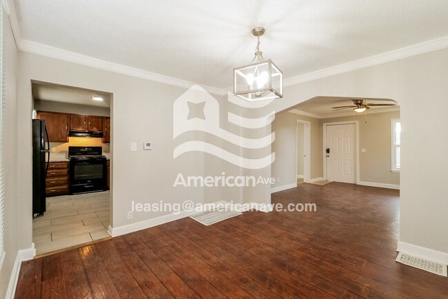 Photo - 5210 Saida St
