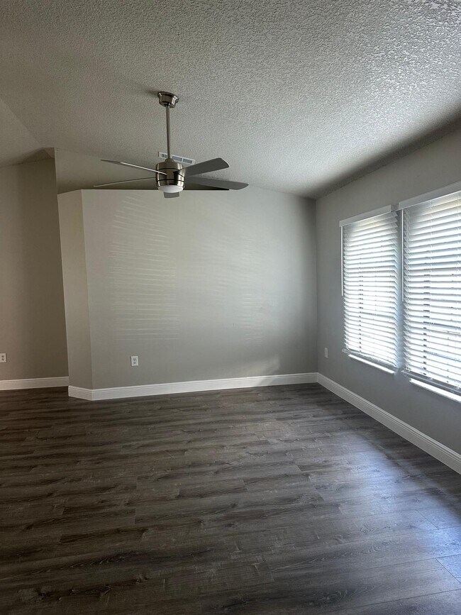 Photo - 790 Gillen Ave NW