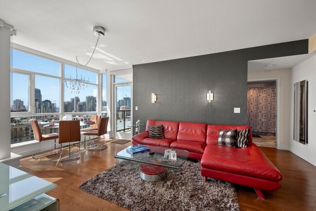 Building Photo - West Facing Downtown Condo for Rent! Unit 1607