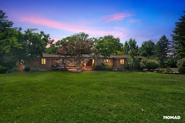 Photo - 139 Ladue Oaks Dr