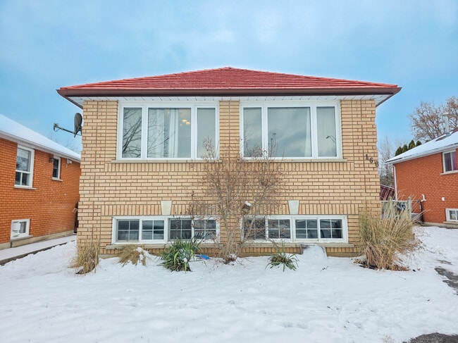 Photo - Bright & Spacious Basement Apartment! (2+Den, 1 Bath) Unité BSMT