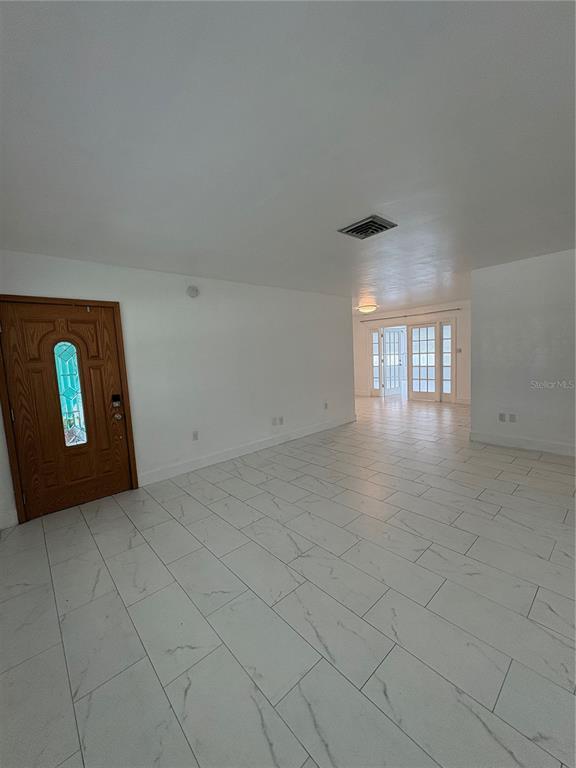 Photo - 1790 Russell Dr N