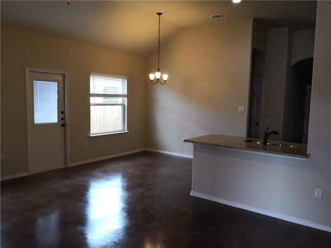 Photo - 233 Joanne Lp