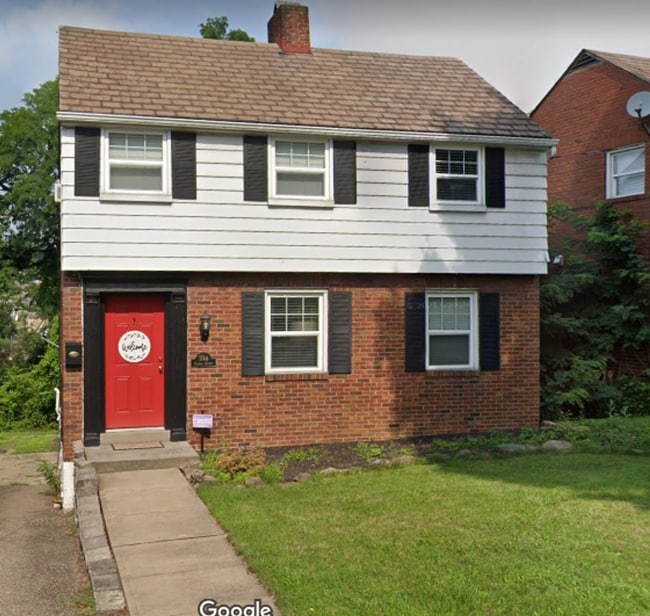 Building Photo - 3 Bedroom/ 1 Bathroom House for Rent in Brookline!