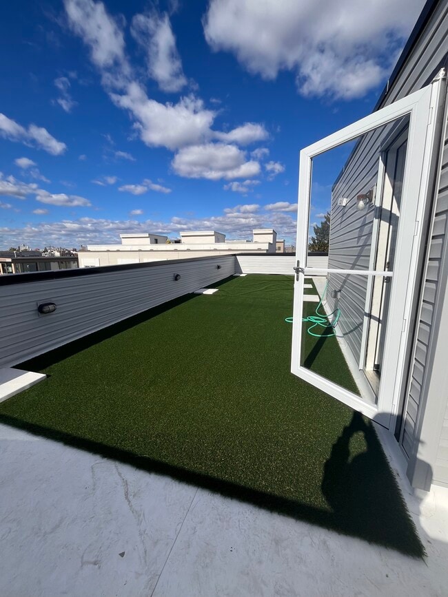 Photo - 2635 Livingston St Unit 2