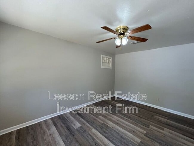 1102 Cloverdale Dr