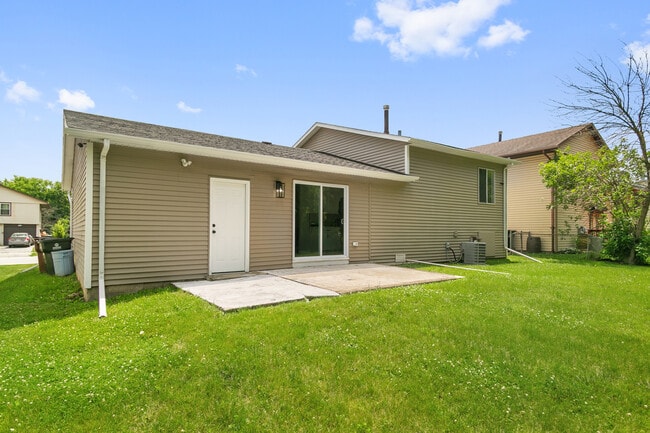 Photo - 18200 Fountainbleau Dr