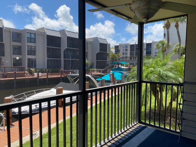 2 Royal Palm Way Unidad 101