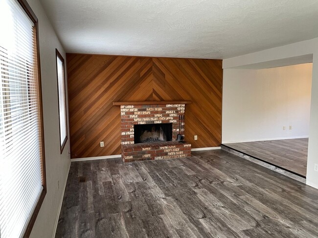 Photo - Very Nice 3 Bedroom 2.5 Bathroom Townhome