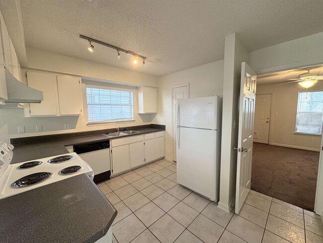 Photo - 2507 Golden Park Ln