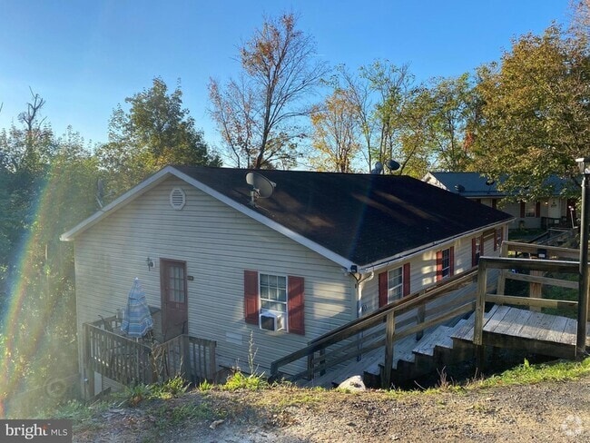 Building Photo - 30 Westridge Dr Unit B Rental