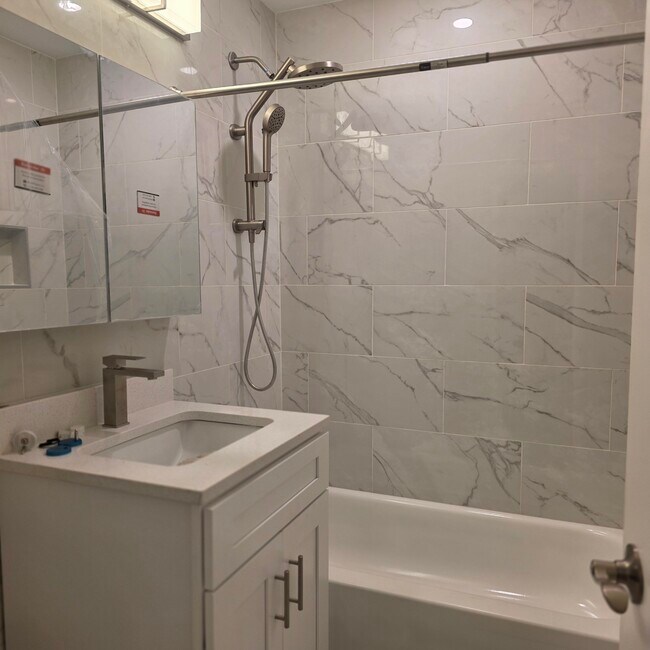 Photo - 607 N Wells St