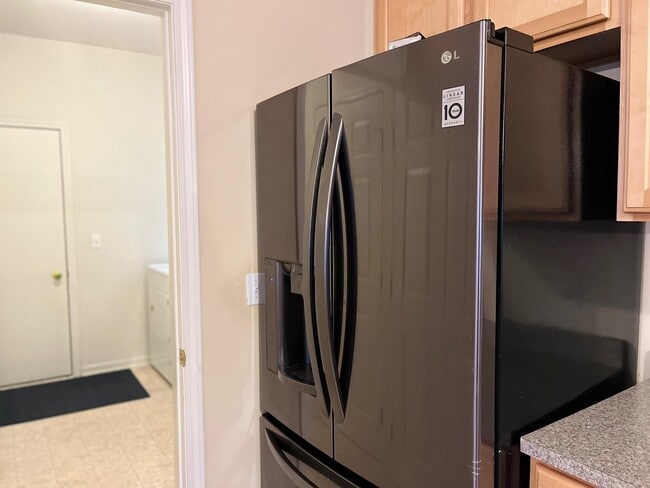 Photo - 6057 Quebec Ave